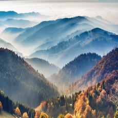 Fotótapéta hegyek ősz köd erdő panoráma tájkép nappali