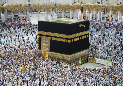 Wall mural Mecca Kaaba black gold pilgrims Great Mosque Islam